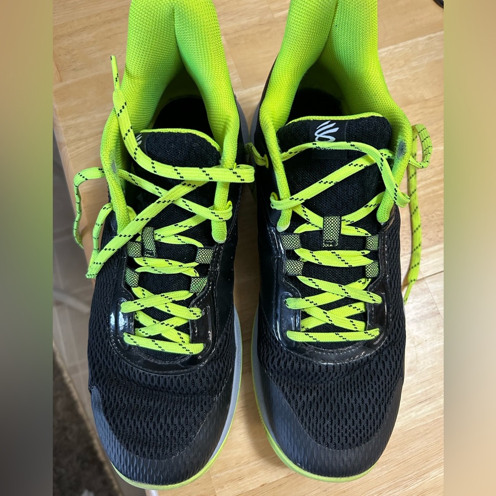 Curry Under Armor shoes men’s size 9